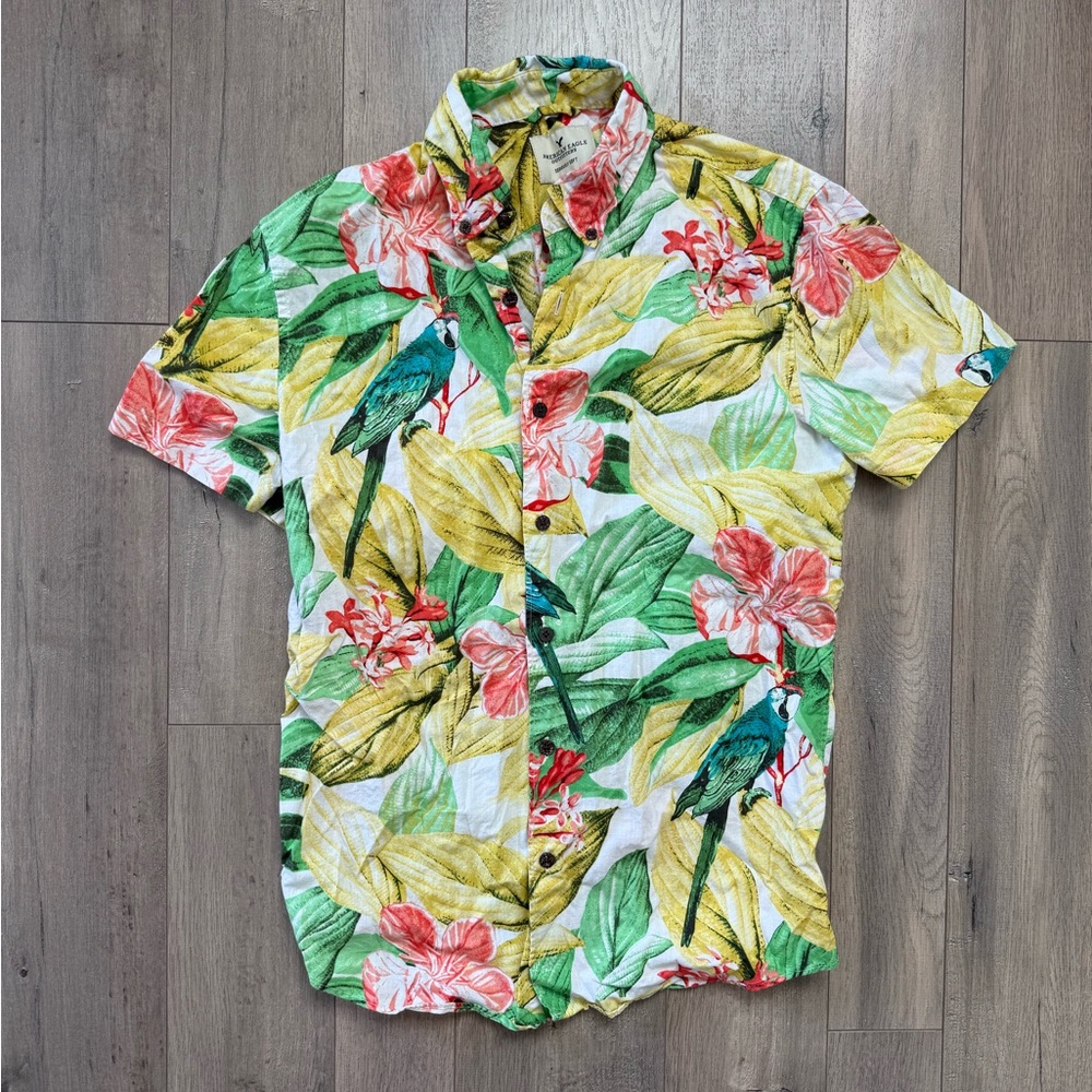 American Eagle Seriously Soft Hawaiian Macaw Short Sleeve Shirt Size Small